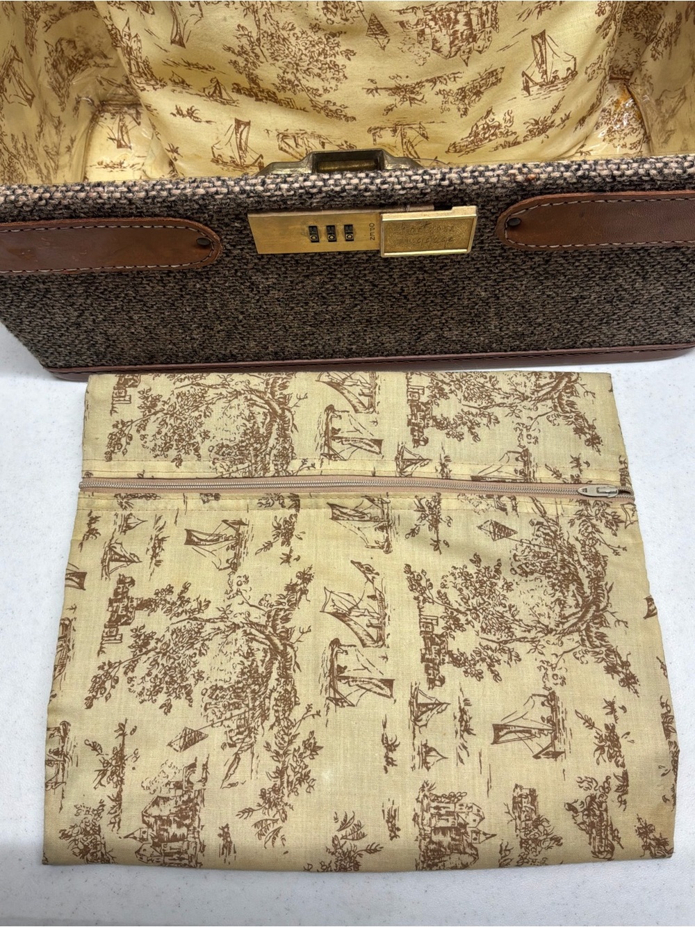 Vintage Hartmann Tweed Travel Train Case with Leather Trim 2 Zip Pouches Inside - Picture 12 of 16